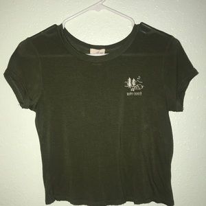 green cropped short sleeve T-shirt